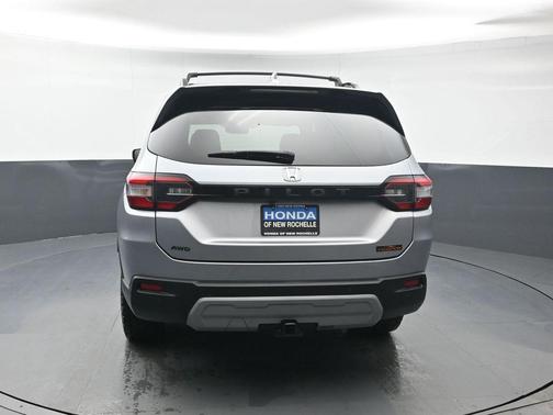 Lunar Silver Metallic 2023 Honda Pilot AWD TrailSport