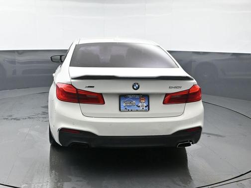 Alpine White 2018 BMW 540 i xDrive