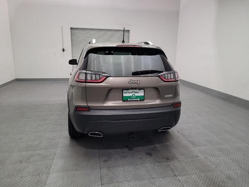 Light Brownstone Pearlcoat 2019 Jeep Cherokee Latitude
