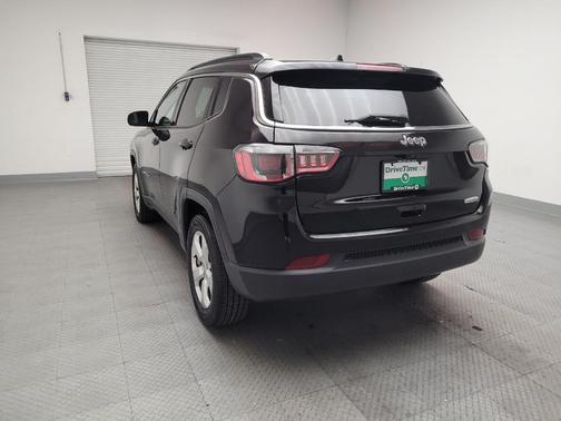Diamond Black Crystal Pearlcoat 2018 Jeep Compass Latitude