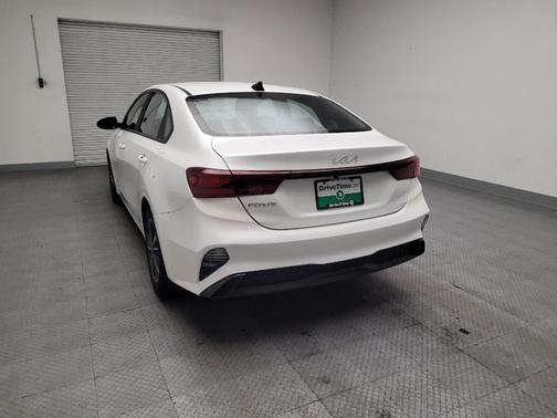Snow White Pearl 2023 Kia Forte LXS