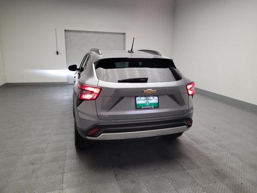 Sterling Gray Metallic 2024 Chevrolet Trax LT