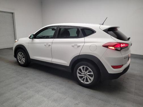 Dazzling White 2016 Hyundai TUCSON SE