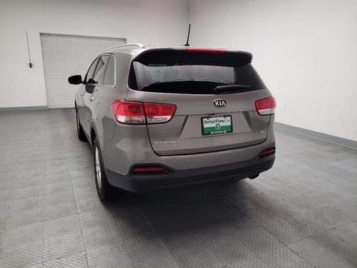 Titanium Silver 2017 Kia Sorento LX