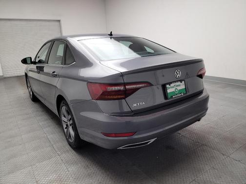 Platinum Gray Metallic 2019 Volkswagen Jetta 1.4T R-Line
