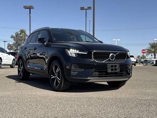 2025 Volvo XC40 B5 Core Bright Theme