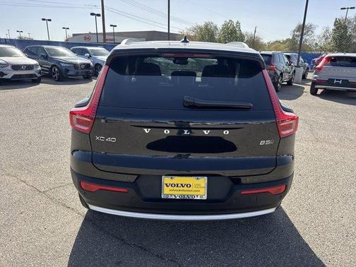 2025 Volvo XC40 B5 Core Bright Theme