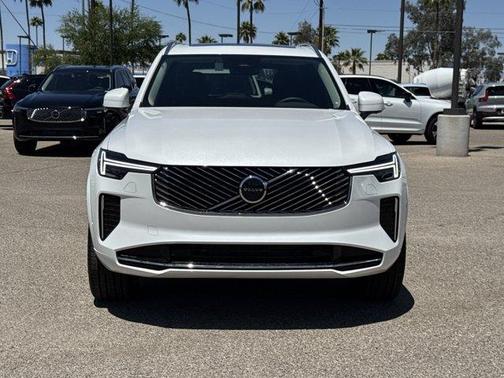 2025 Volvo XC90 B6 Plus 6-Seater