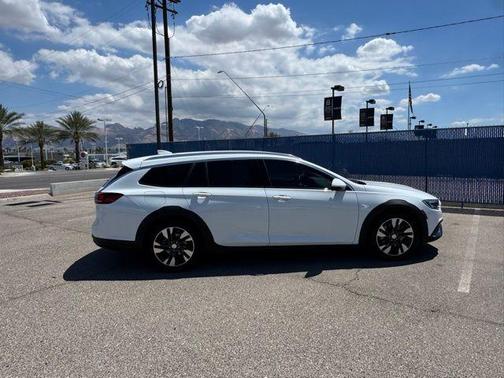 2019 Buick Regal TourX Essence