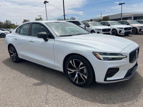 2024 Volvo S60 B5 Core Dark Theme