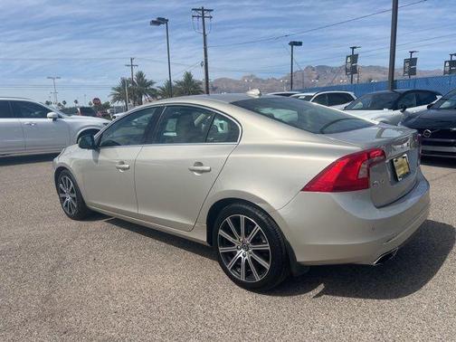 Sand Metallic 2018 Volvo S60 Inscription T5
