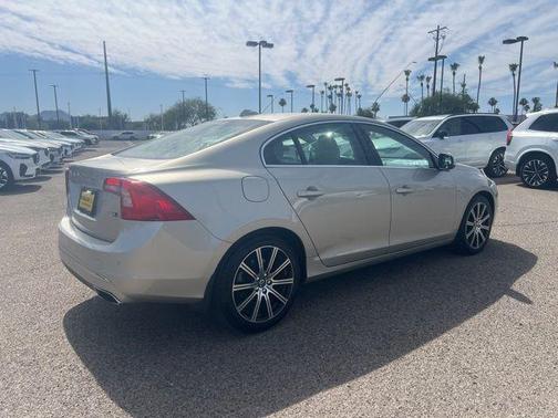 Sand Metallic 2018 Volvo S60 Inscription T5