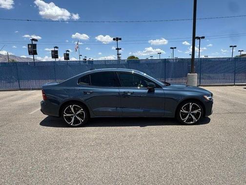 2024 Volvo S60 B5 Plus Dark Theme