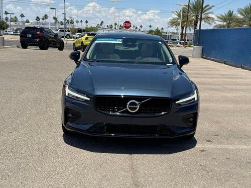 2024 Volvo S60 B5 Plus Dark Theme