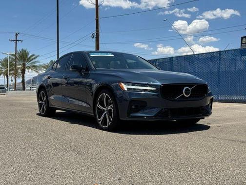2024 Volvo S60 B5 Plus Dark Theme