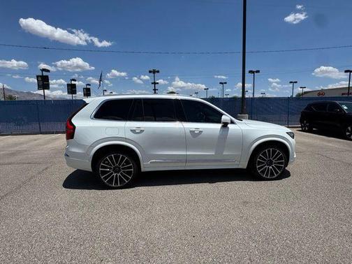 2025 Volvo XC90 B6 Ultra