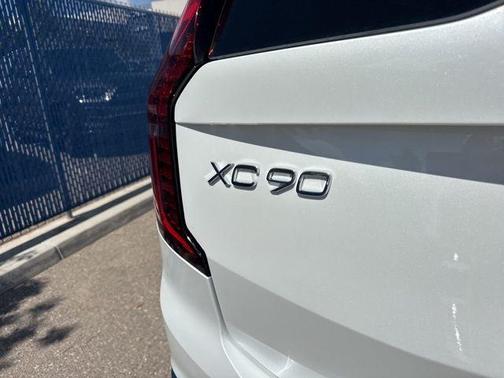 2026 Volvo XC90 B5 Ultra 6-Seater
