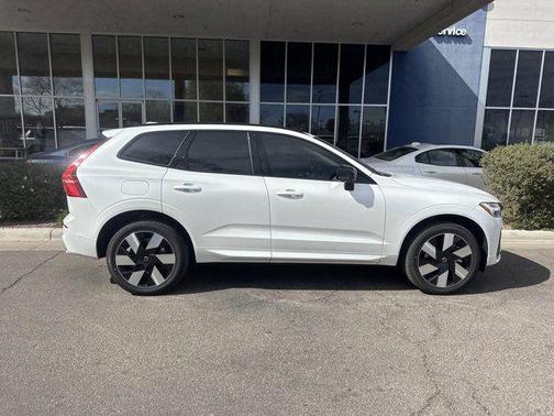 2025 Volvo XC60 Plug-In Hybrid T8 Plus