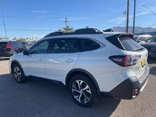 Crystal White Pearl 2021 Subaru Outback Touring