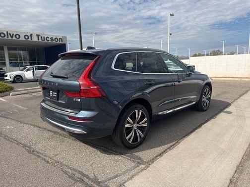 2023 Volvo XC60 B5 Plus Bright Theme