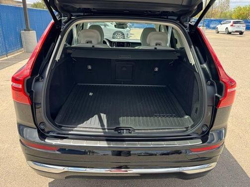 2023 Volvo XC60 B5 Plus Bright Theme