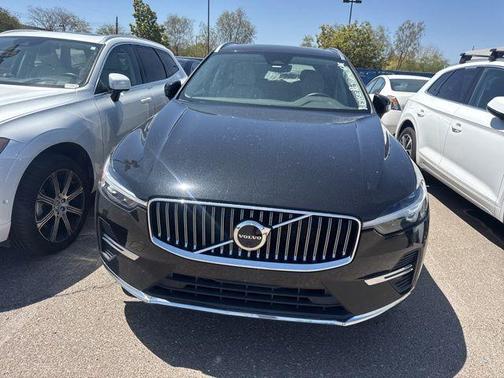 2023 Volvo XC60 B5 Plus Bright Theme