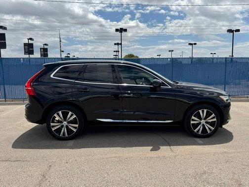 2023 Volvo XC60 B5 Plus Bright Theme