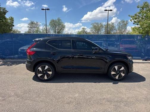 2025 Volvo EX40 Twin Motor Core