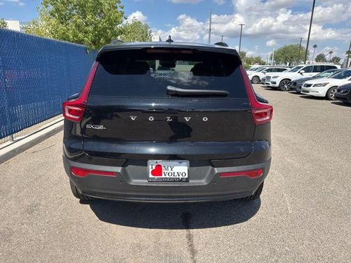 2025 Volvo EX40 Twin Motor Core