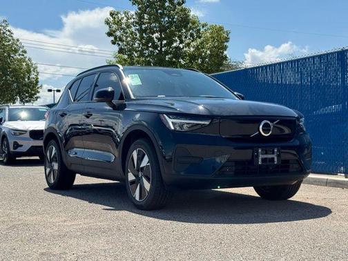 2025 Volvo EX40 Twin Motor Core