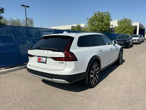 2026 Volvo V90 Cross Country B6 Ultra