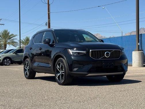 2025 Volvo XC40 B5 Core Bright Theme