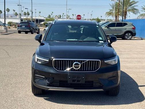 2025 Volvo XC40 B5 Core Bright Theme