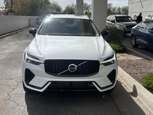 2025 Volvo XC60 Plug-In Hybrid T8 Plus