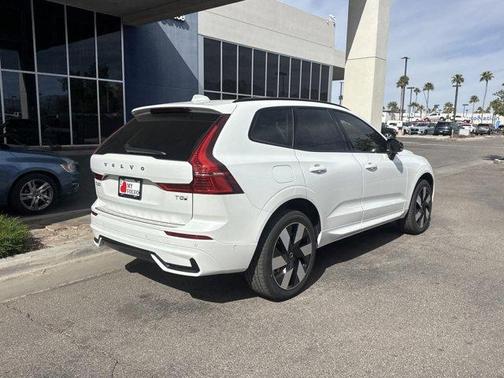 2025 Volvo XC60 Plug-In Hybrid T8 Plus