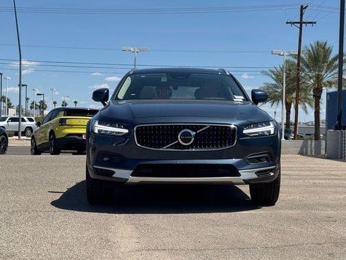 2025 Volvo V90 Cross Country B6 Ultra