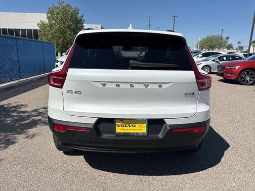 2025 Volvo XC40 B5 Plus Dark Theme