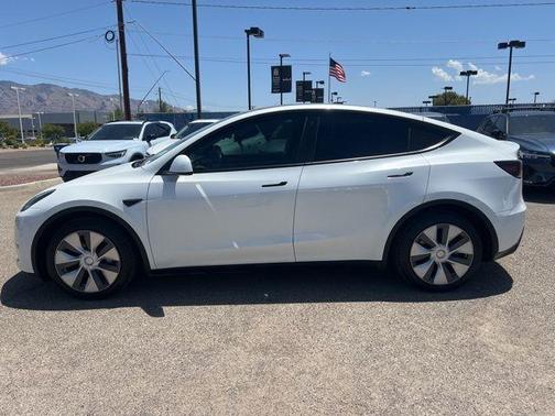 Pearl White Multi 2023 Tesla Model Y Long Range