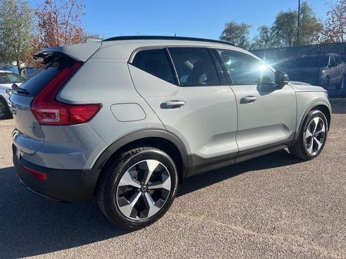 2026 Volvo XC40 B5 Plus