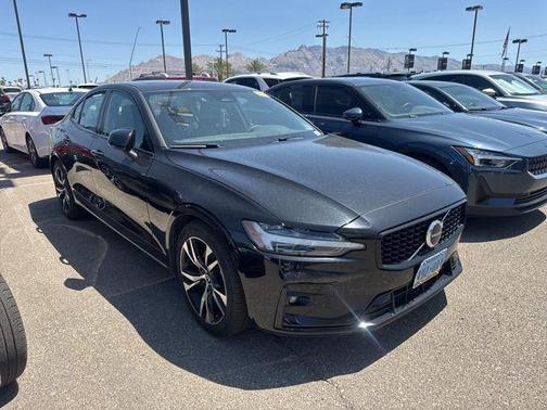 2024 Volvo S60 B5 Core Dark Theme