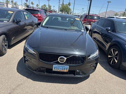 2024 Volvo S60 B5 Core Dark Theme