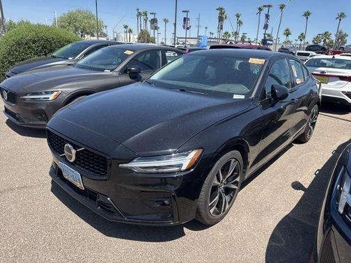 2024 Volvo S60 B5 Core Dark Theme