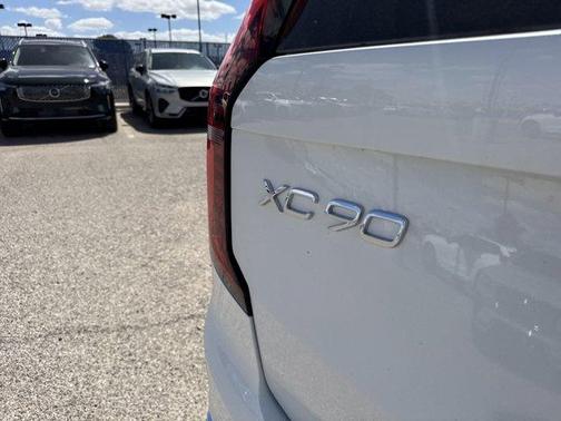 2025 Volvo XC90 B5 Plus 6-Seater