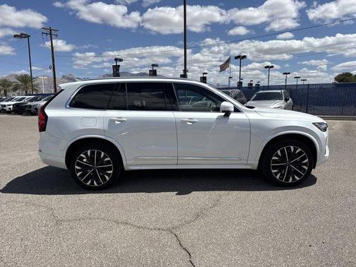 2025 Volvo XC90 B5 Plus 6-Seater