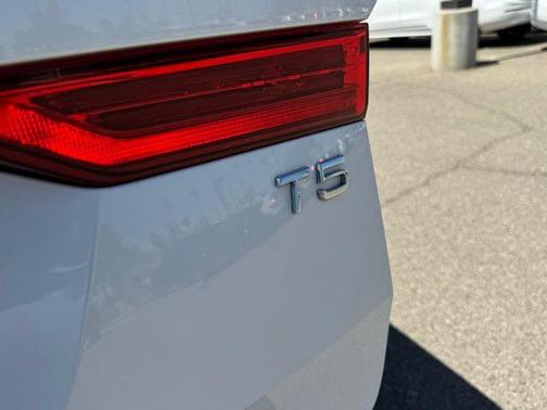 2020 Volvo XC60 T5 Momentum