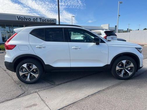 Crystal White 2026 Volvo XC40 B5 Plus