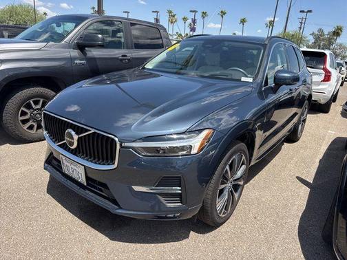2022 Volvo XC60 B5 Momentum