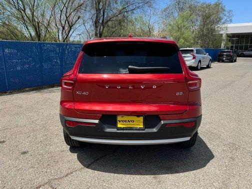 2023 Volvo XC40 B5 Plus Bright Theme