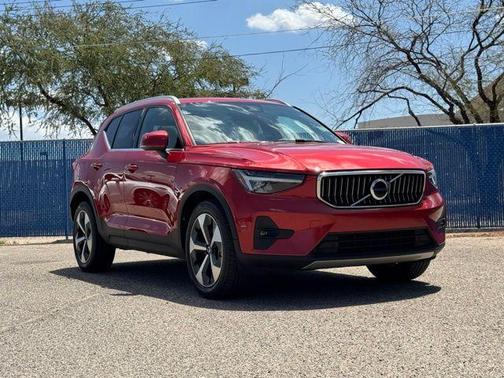 2023 Volvo XC40 B5 Plus Bright Theme