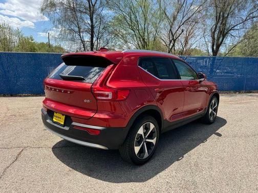 2023 Volvo XC40 B5 Plus Bright Theme